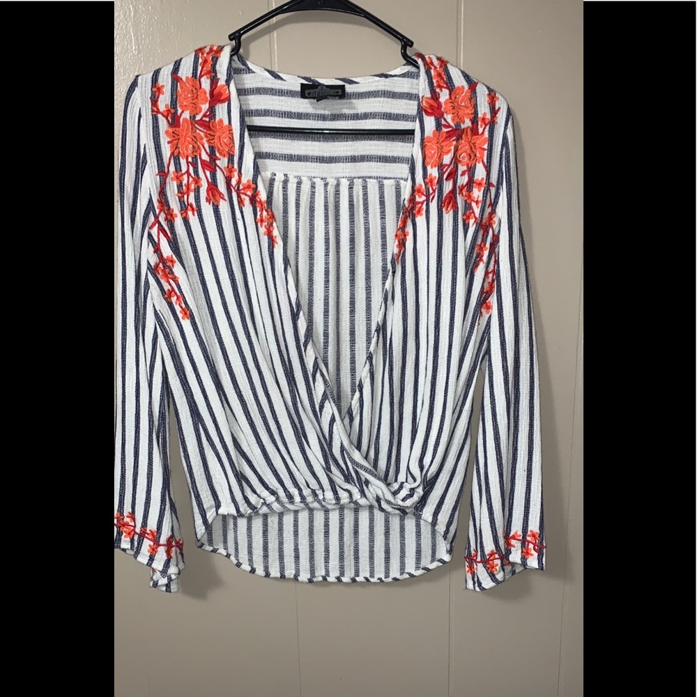 Stipped top with flowers